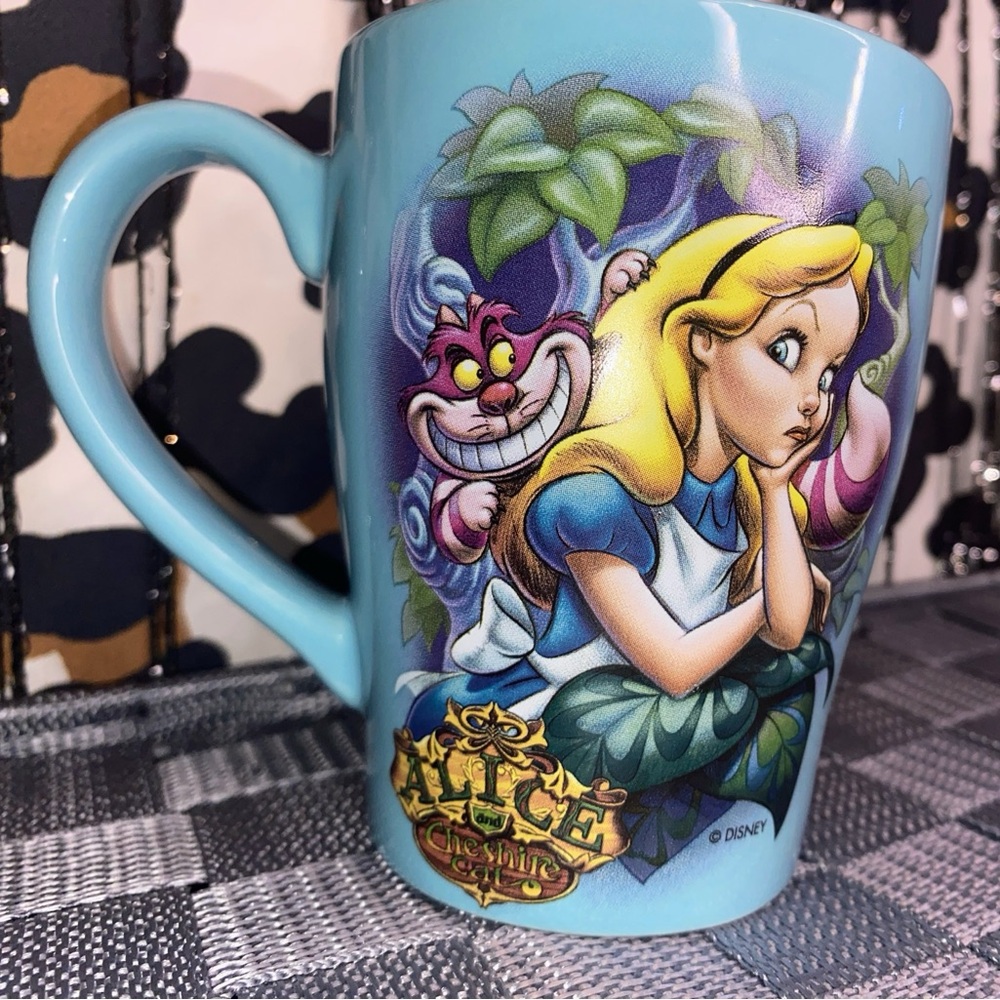 SALE! ALICE IN WONDERLAND WITH CHESIRE CAT VINTAGE DISNEY CERAMIC MUG